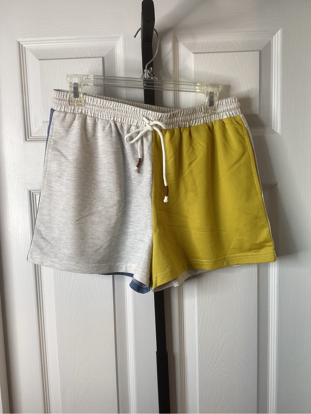 Hem & Thread Drawstring Shorts, size Medium, NWT